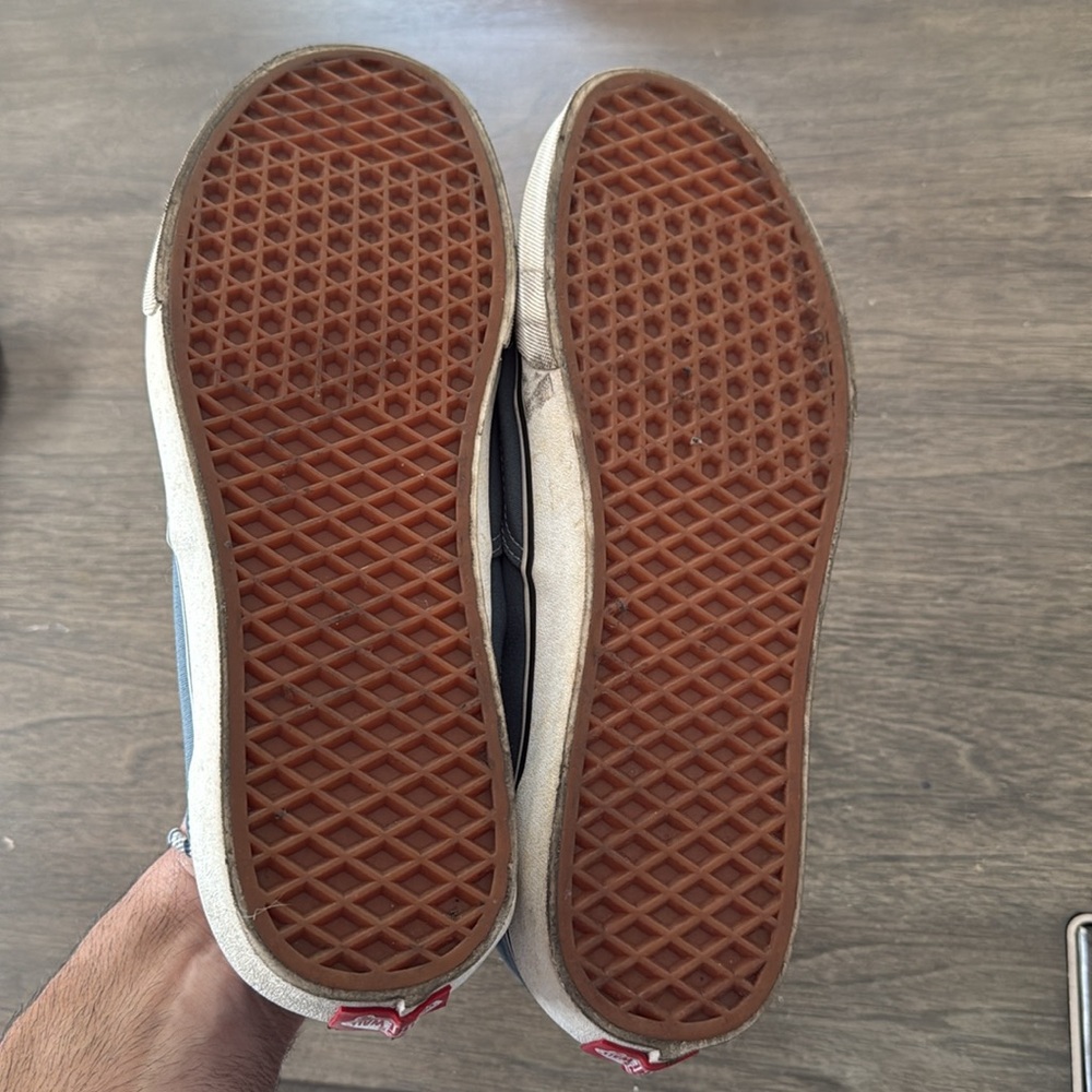 Vans - Picture 7 of 7